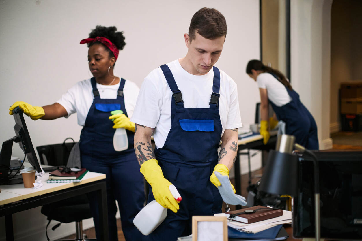 Commercial cleaning team working in an office showing how much office cleaning cost depends on workspace size, staff, and service scope.